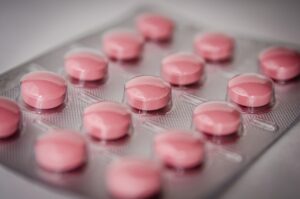 更年期における市販薬とサプリの違いは何？